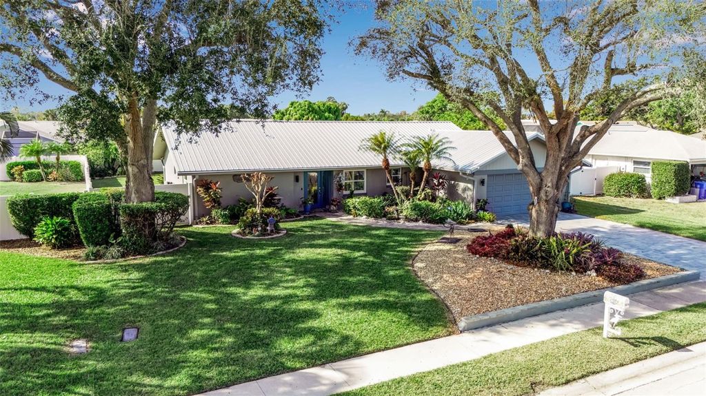 Photo of 1014 63rd St W, Bradenton, FL 34209 (MLS # A4677153)