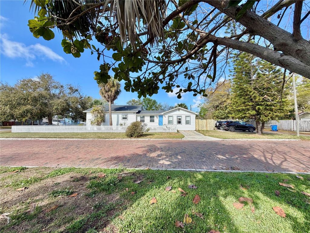 Photo of 4701 1st Avenue N, St Petersburg, FL 33713 (MLS # TB8484550)