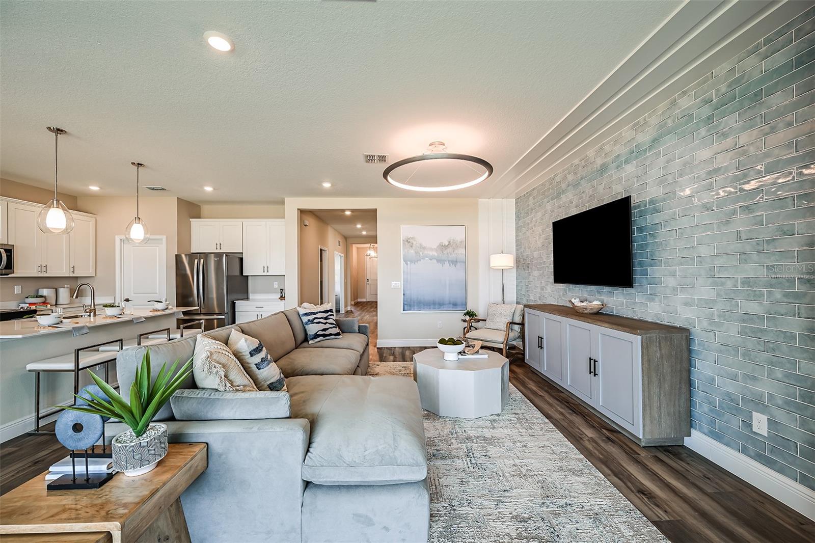 PASADENA WOODS - Residential