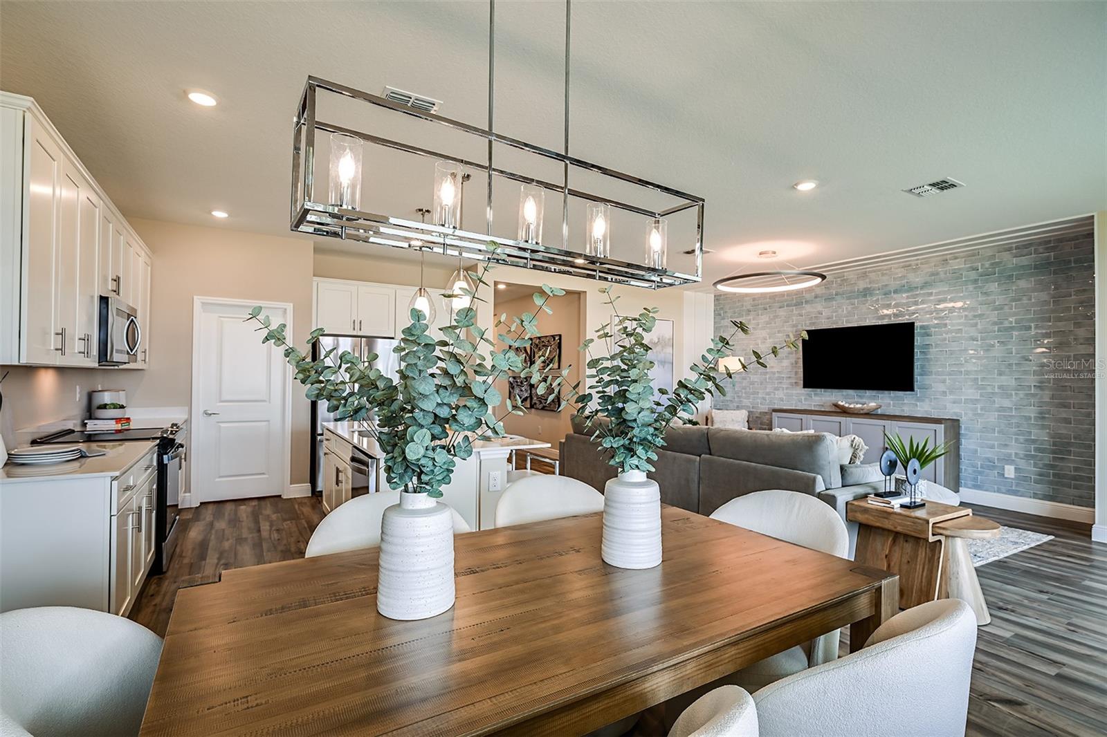 PASADENA WOODS - Residential