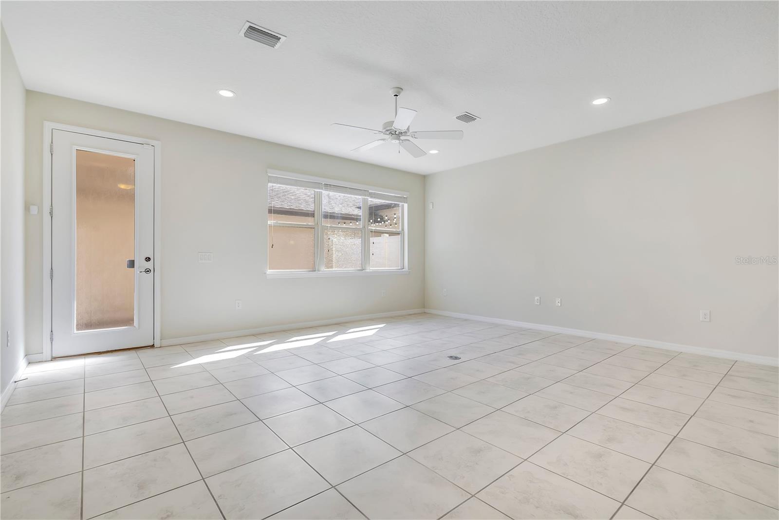 LAKEVIEW POINTE - Residential