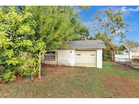 A home in WINTER HAVEN