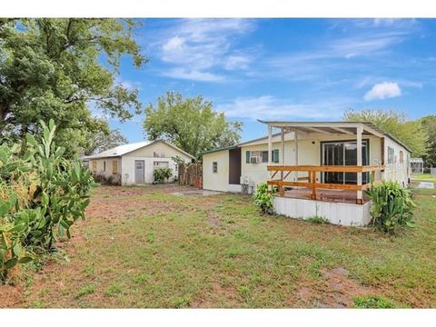 A home in WINTER HAVEN