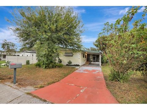 A home in WINTER HAVEN