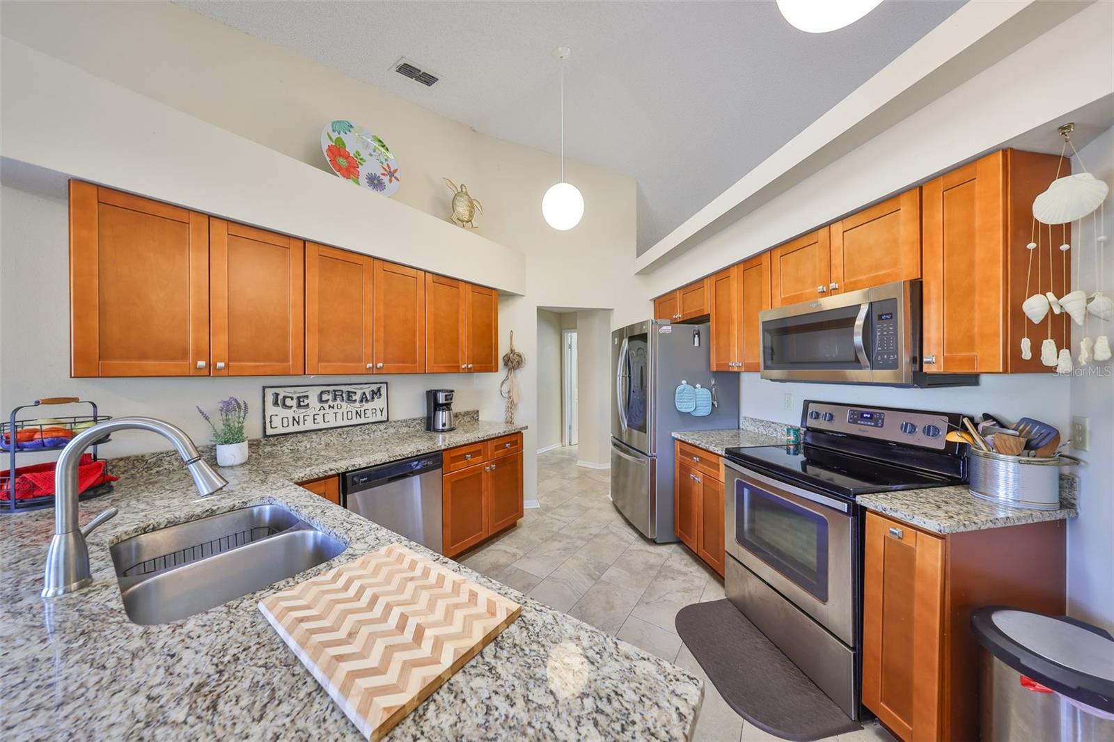 2004 BERRY ROBERTS DRIVE