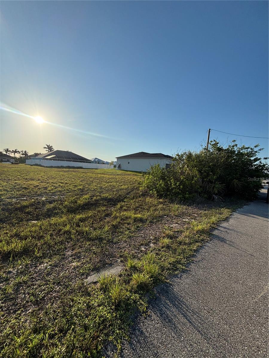 CAPE CORAL - Land