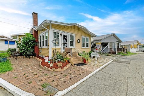 Photo of 31 Seminole Drive, Bradenton, FL 34208 (MLS # A4661568)