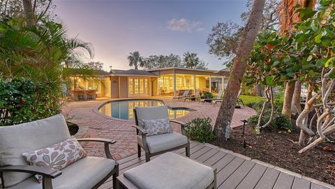 A home in SIESTA KEY