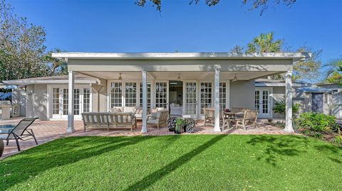 A home in SIESTA KEY