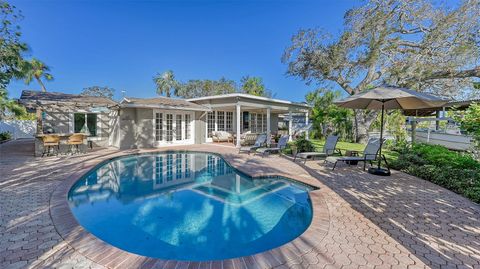 A home in SIESTA KEY