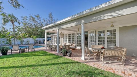 A home in SIESTA KEY