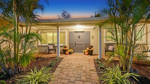 A home in SIESTA KEY