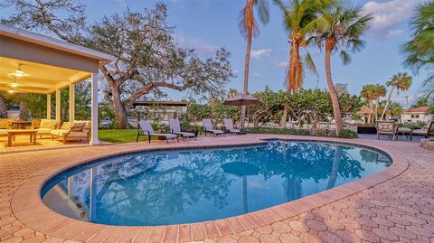 A home in SIESTA KEY