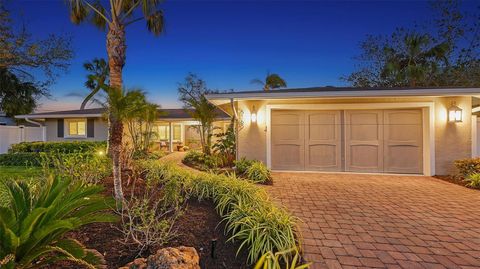 A home in SIESTA KEY