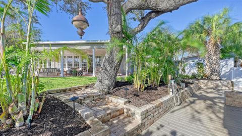 A home in SIESTA KEY