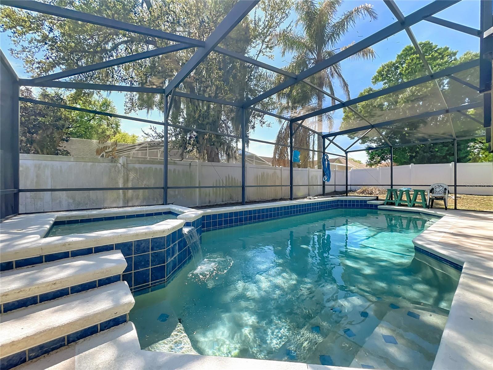 COUNTRY RUN UNIT 2 - Residential