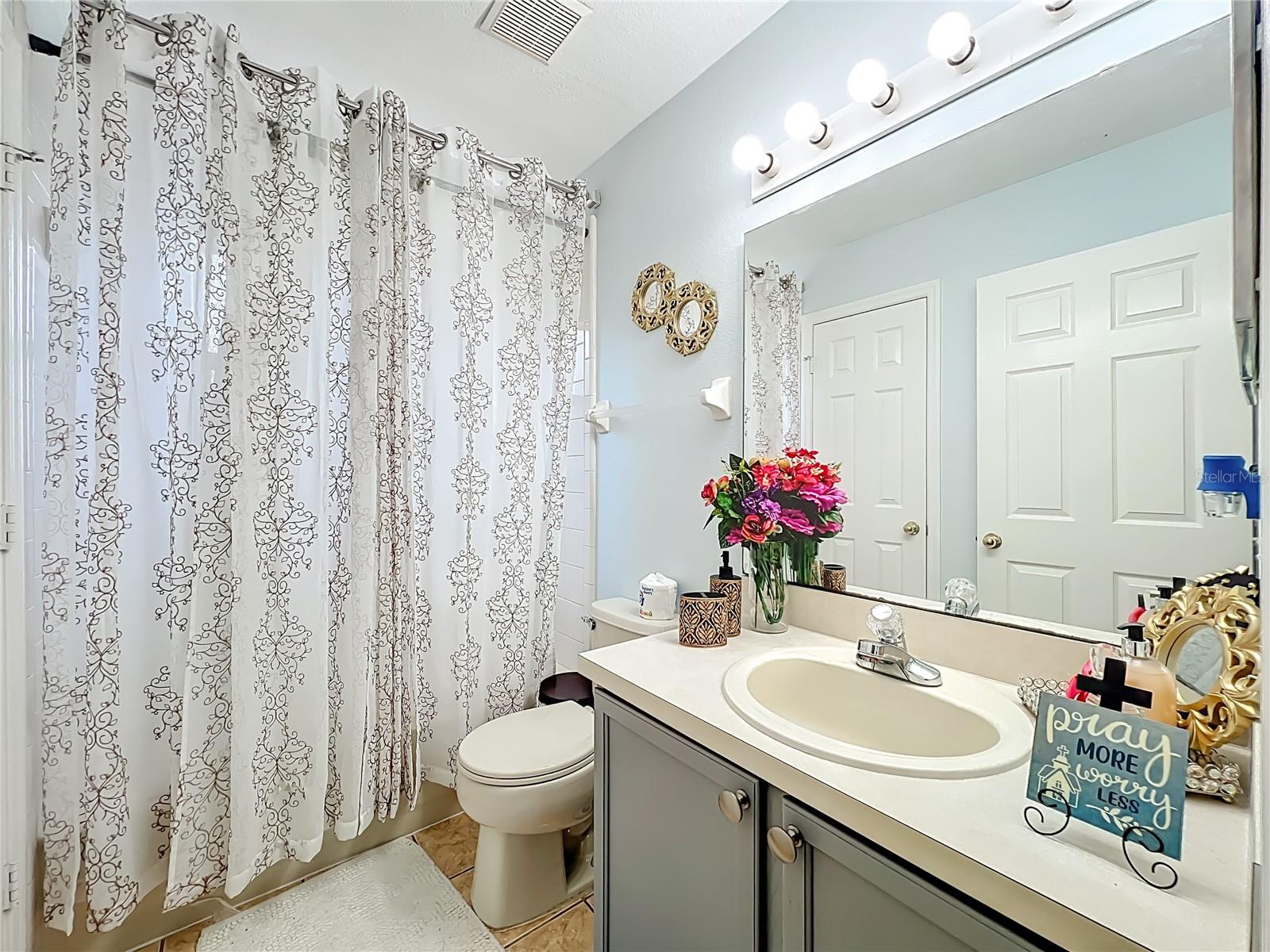 COUNTRY RUN UNIT 2 - Residential