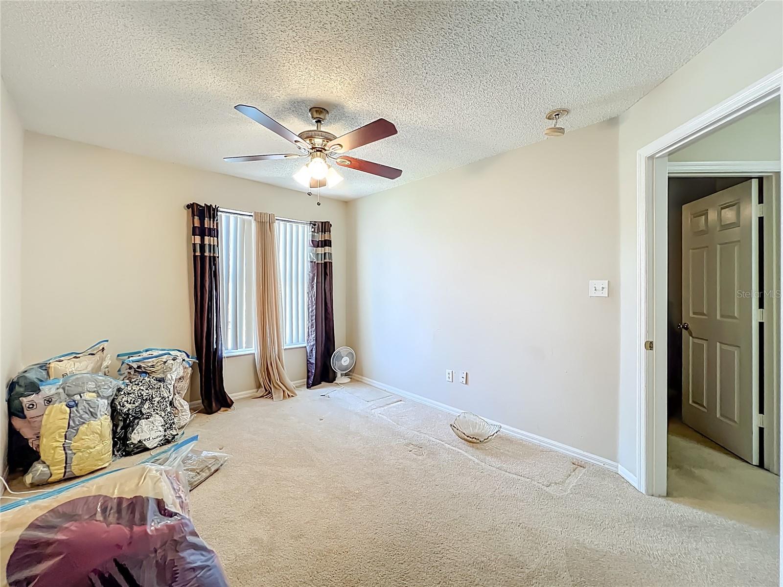 COUNTRY RUN UNIT 2 - Residential