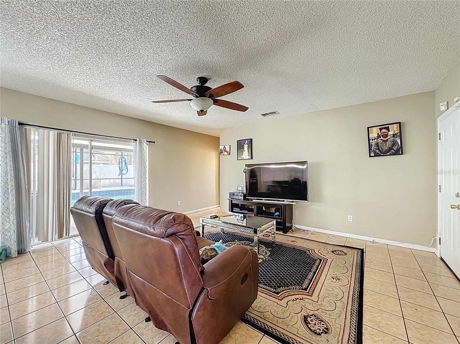 COUNTRY RUN UNIT 2 - Residential