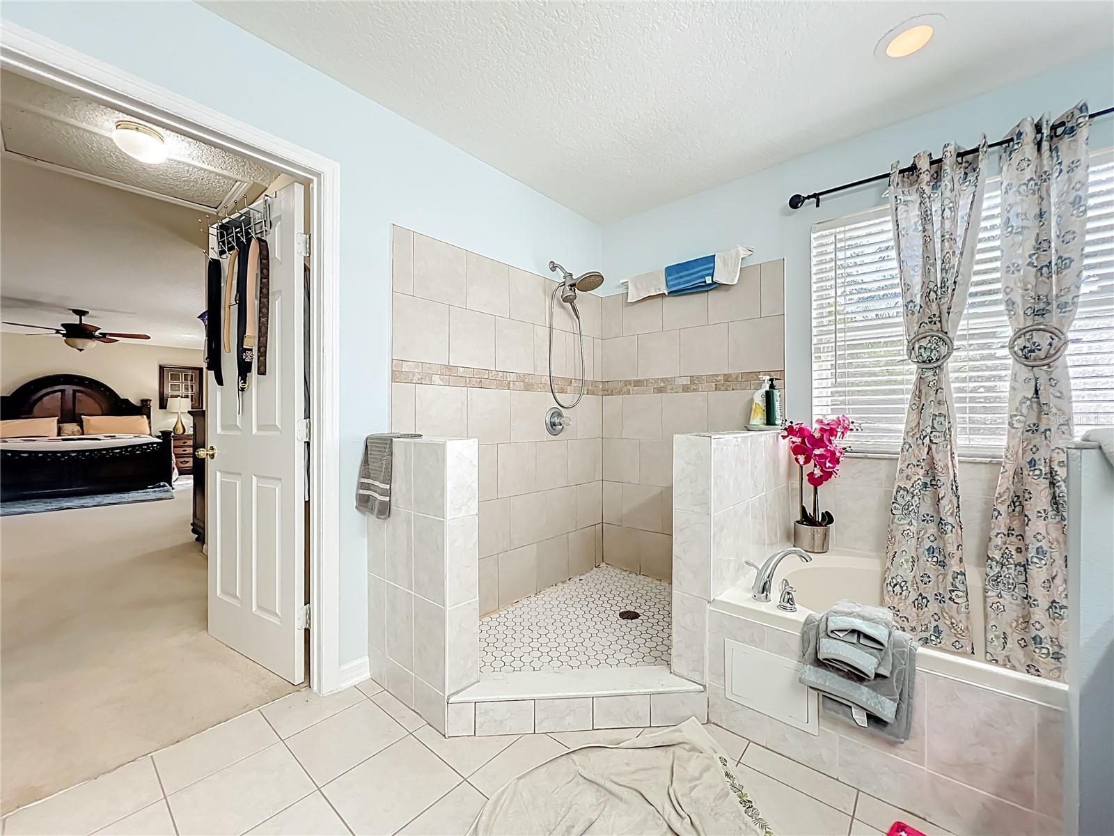 COUNTRY RUN UNIT 2 - Residential