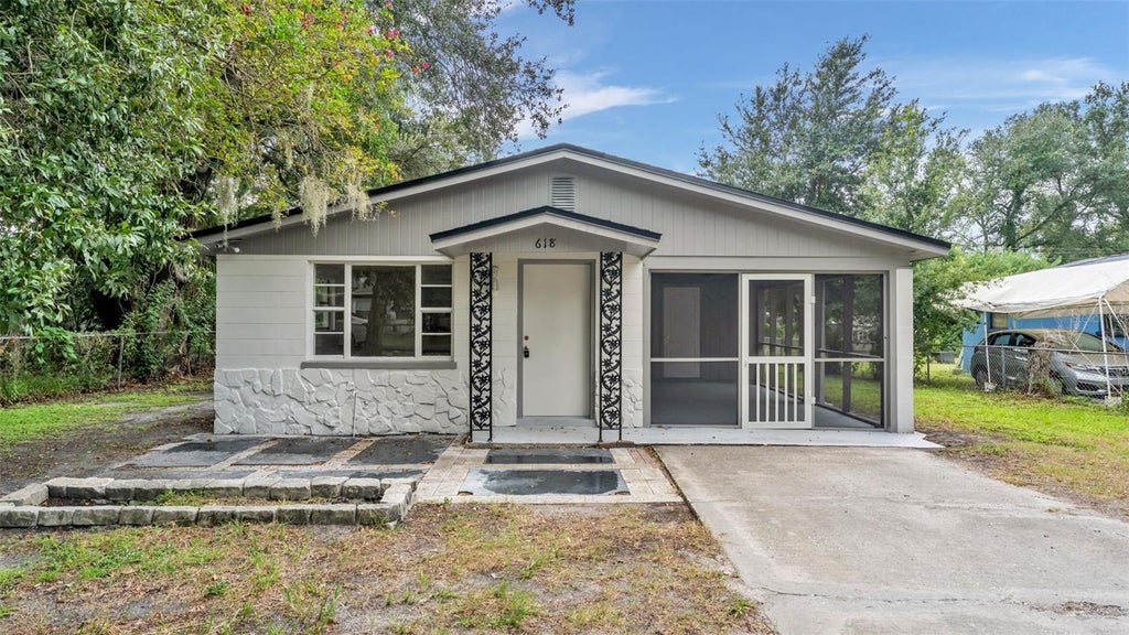 Photo of 618 W Williams Street, Lakeland, FL 33805 (MLS # L4964556)