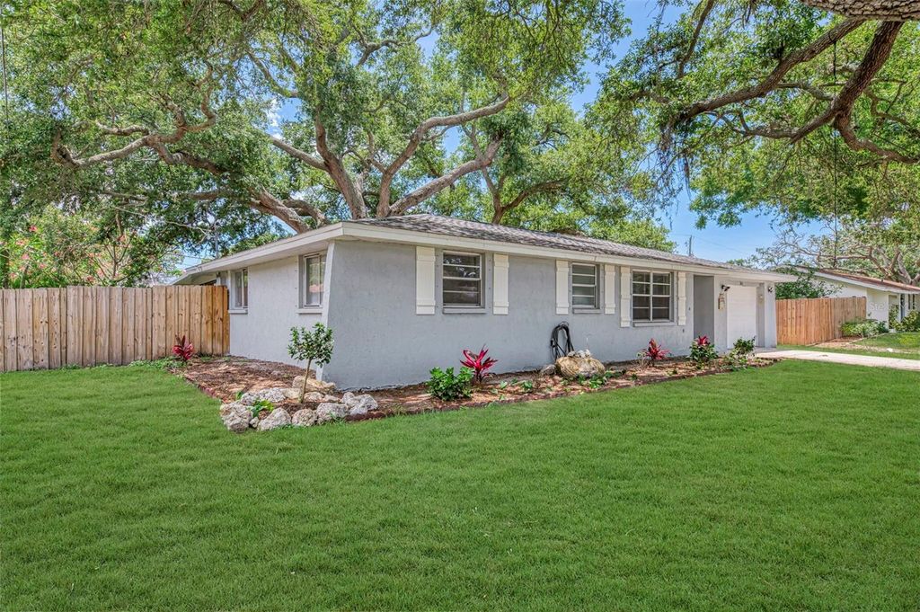 Photo of 361 Falkland Road, Venice, FL 34293 (MLS # A4694599)