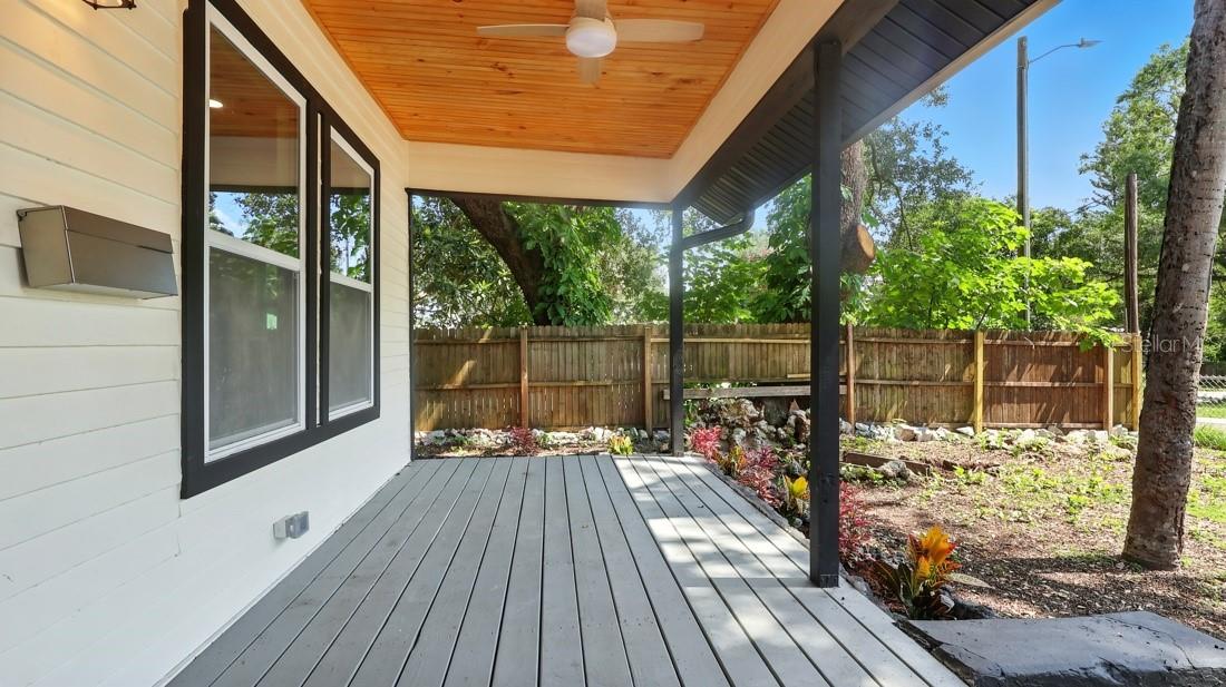 7806 N VAN DYKE PLACE