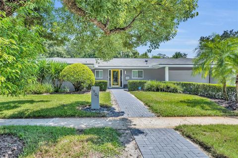Photo of 1901 Lake Sue Drive, Orlando, FL 32803 (MLS # O6271155) Photo of 1901 Lake Sue Drive, Orlando, FL 32803 (MLS # O6271155)