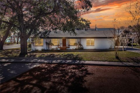 A home in LAKELAND