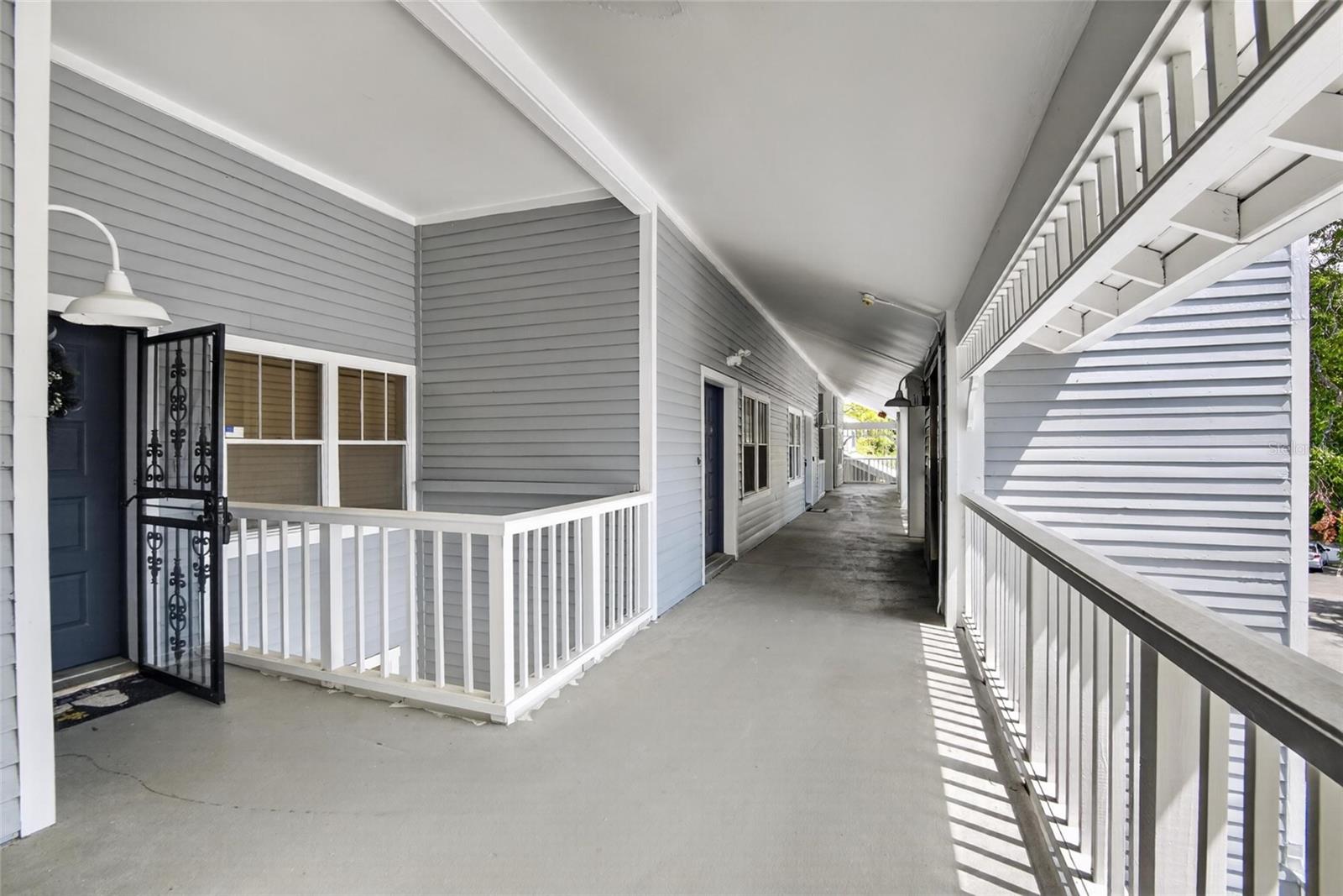 DOLLY BAY A VILLAGE ON LAKE TARPON - Residential