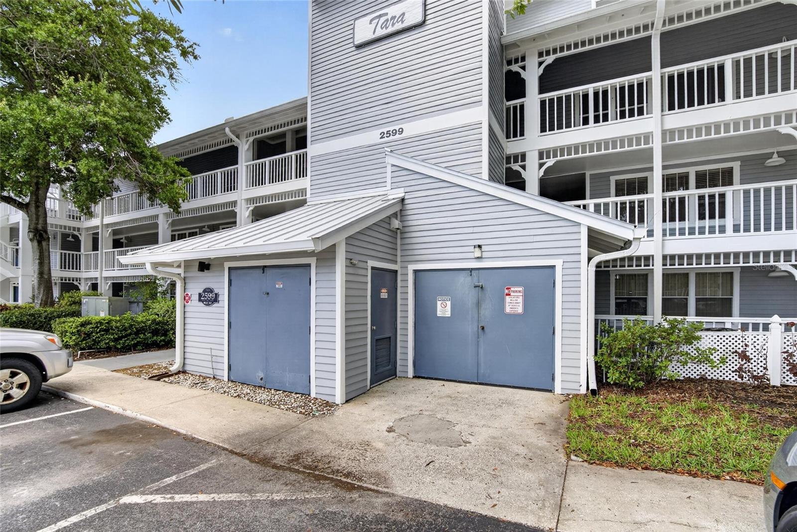 DOLLY BAY A VILLAGE ON LAKE TARPON - Residential