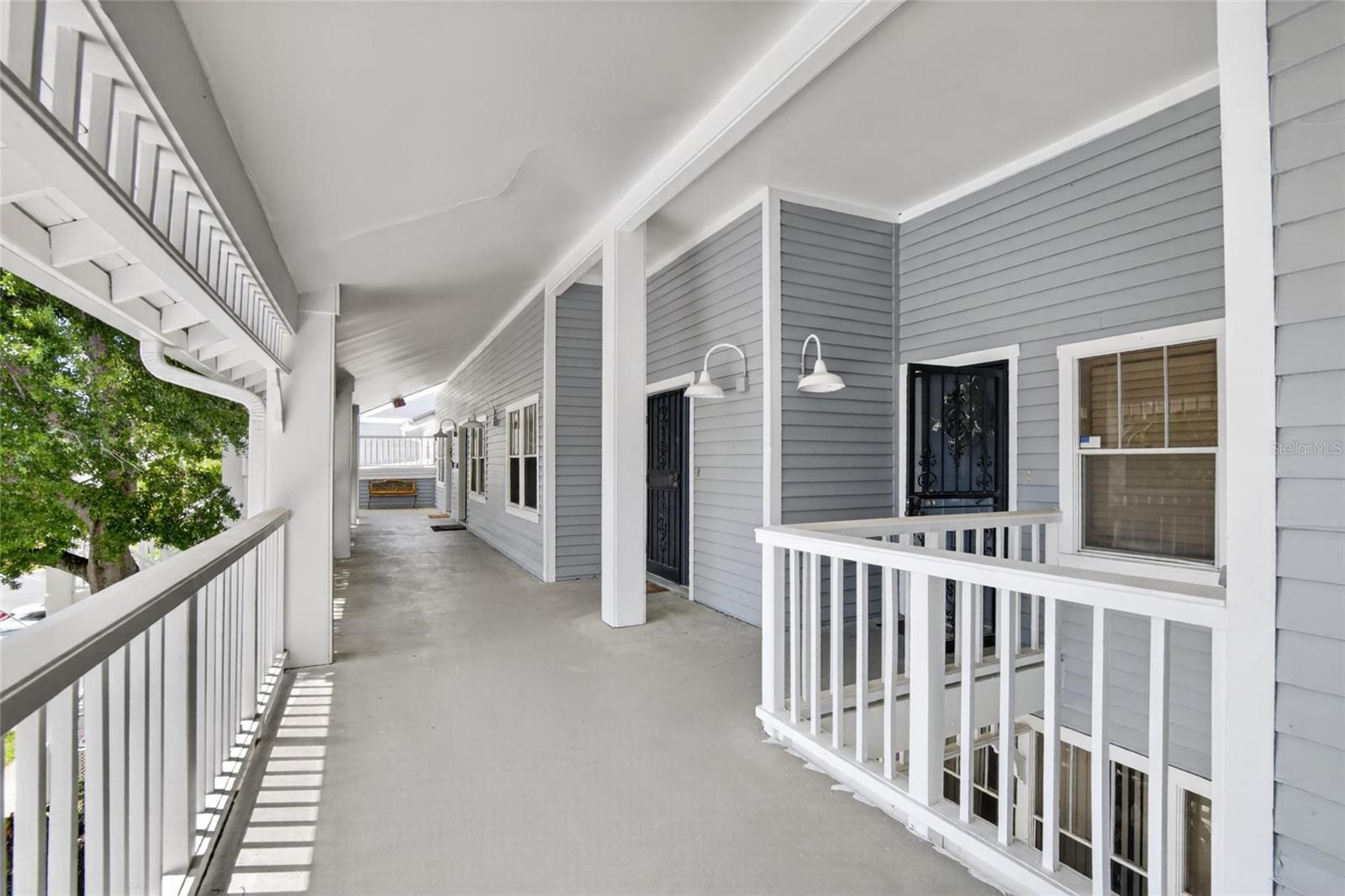 DOLLY BAY A VILLAGE ON LAKE TARPON - Residential