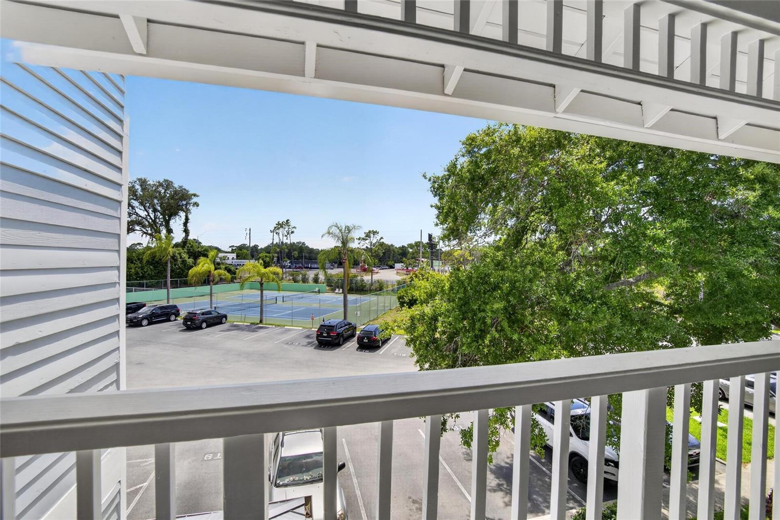 DOLLY BAY A VILLAGE ON LAKE TARPON - Residential