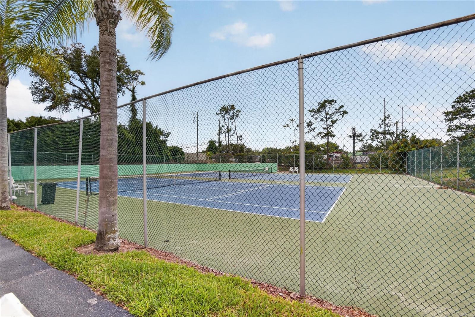 DOLLY BAY A VILLAGE ON LAKE TARPON - Residential
