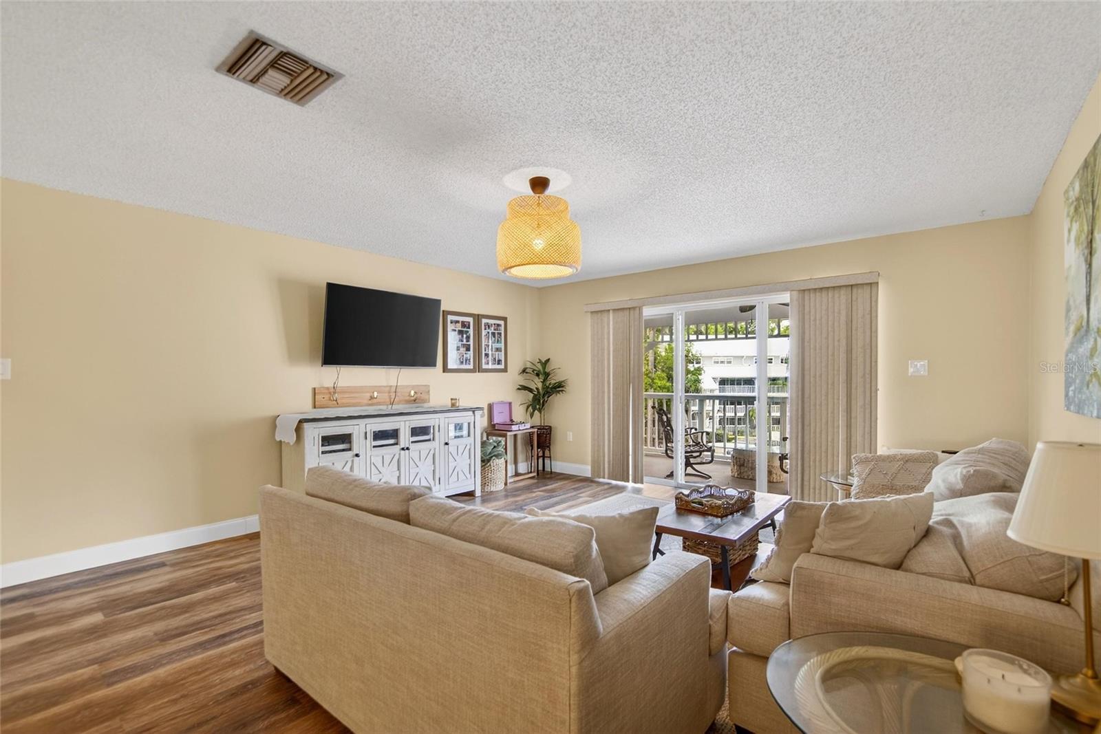 DOLLY BAY A VILLAGE ON LAKE TARPON - Residential