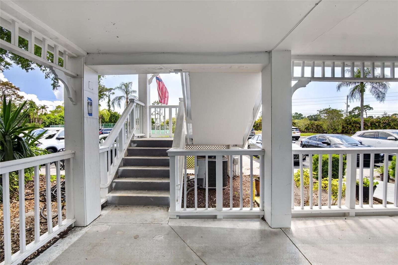 DOLLY BAY A VILLAGE ON LAKE TARPON - Residential