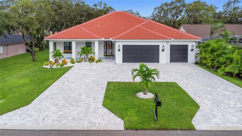 Photo of 1125 W Curlew Pl, Tarpon Springs, FL 34689 (MLS # TB8421371)