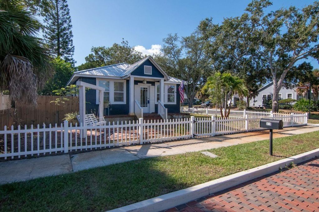Photo of 319 W Lemon Street, Tarpon Springs, FL 34689 (MLS # TB8444915)