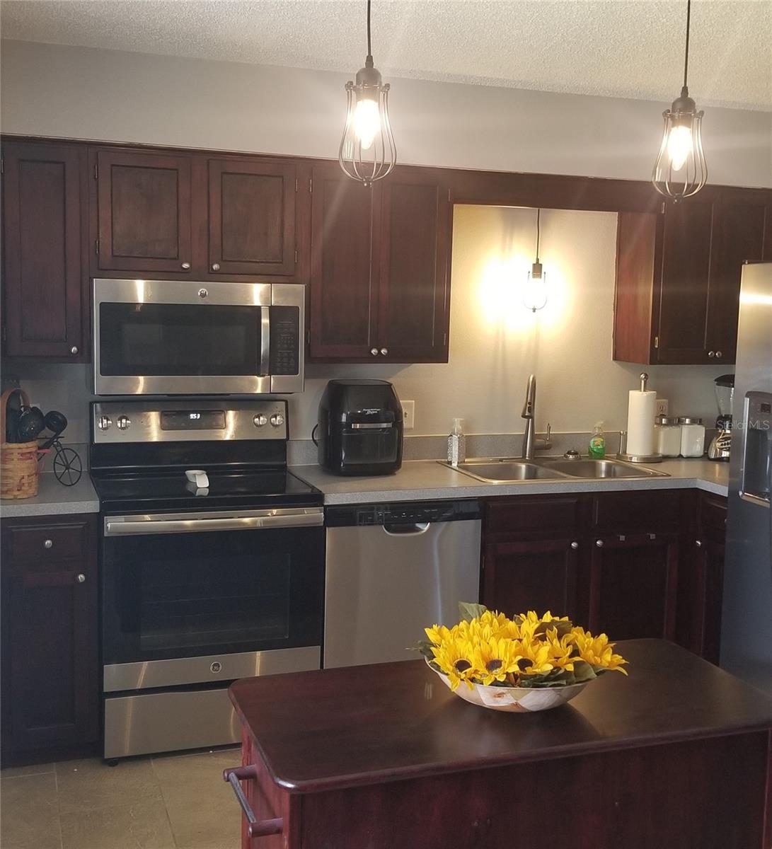 Casas a venda 4 - Jen Dantas 341 W LANSDOWNE AVENUE