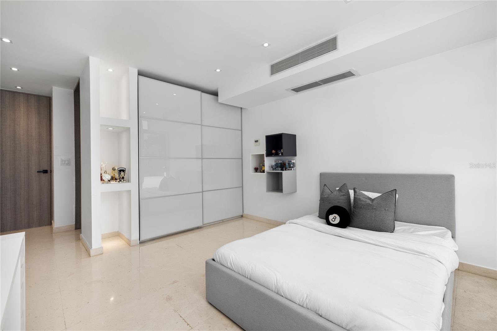 LA VILLA DE TORRIMAR - Residential