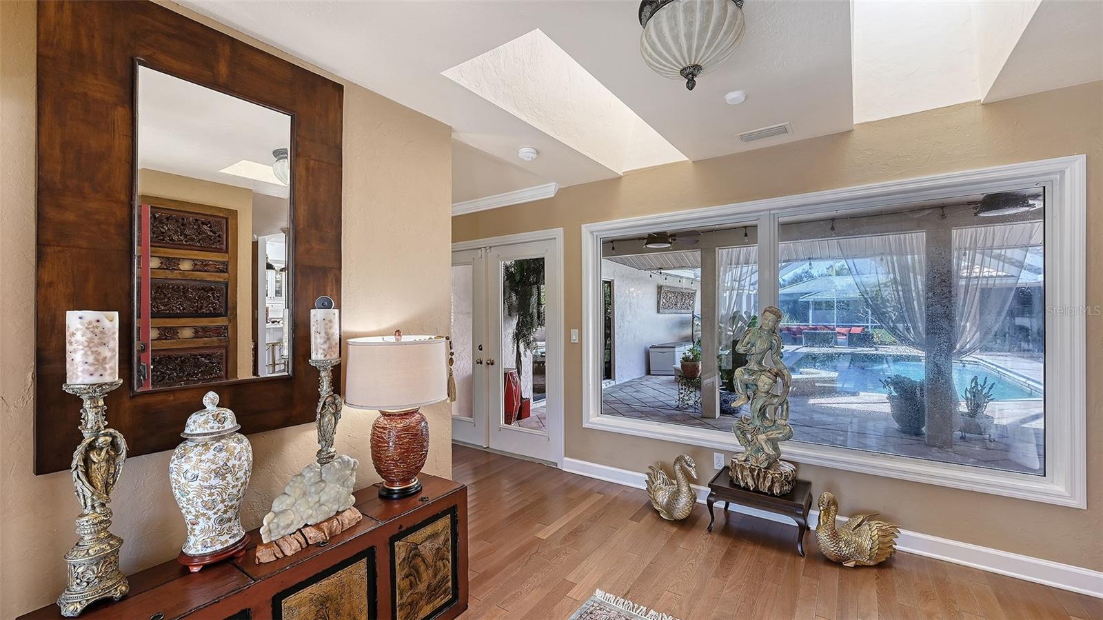 1109 DELACROIX CIRCLE