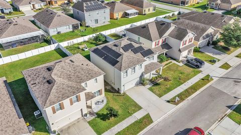 A home in AUBURNDALE