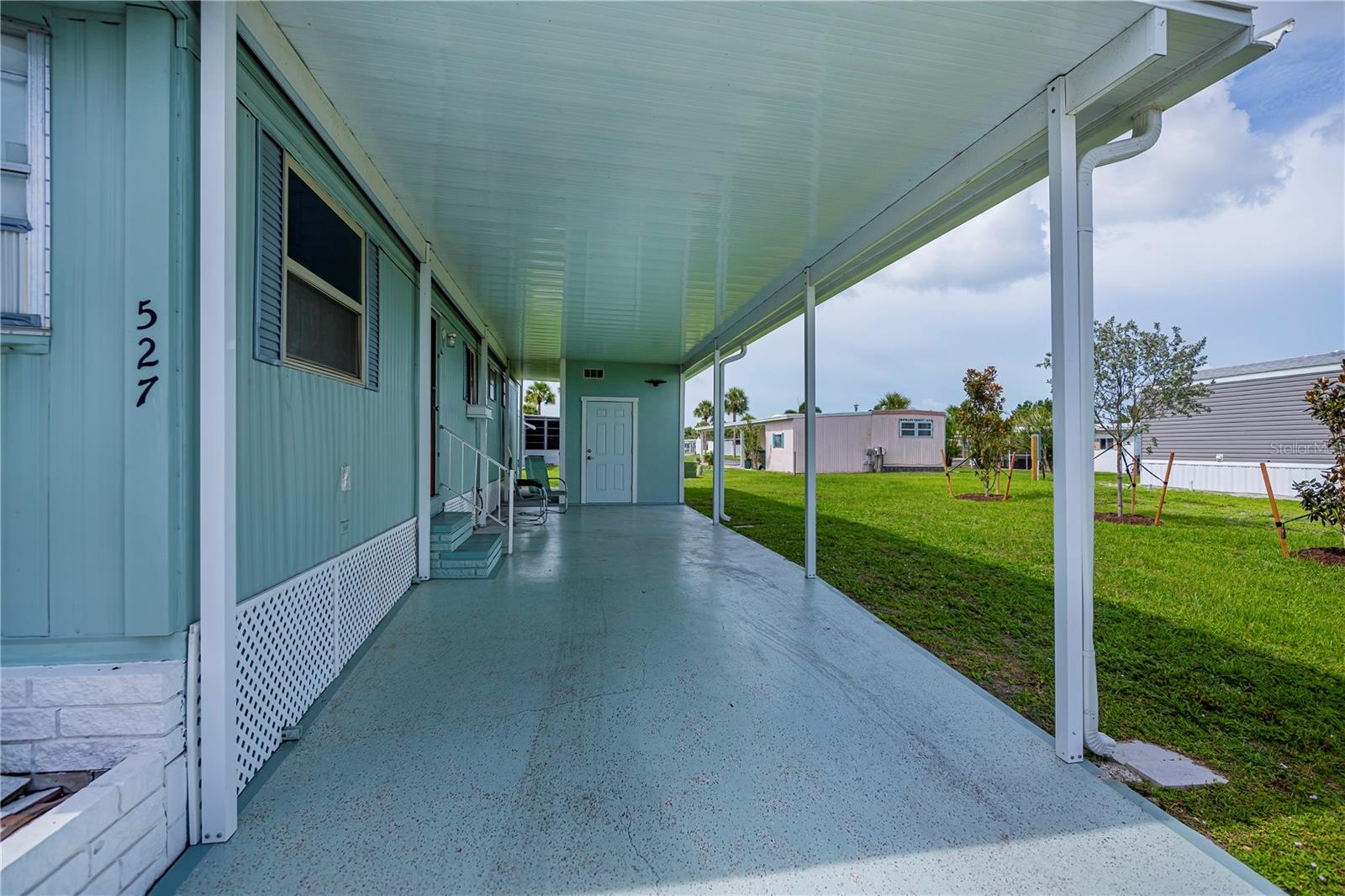 527 WALNUT CIRCLE