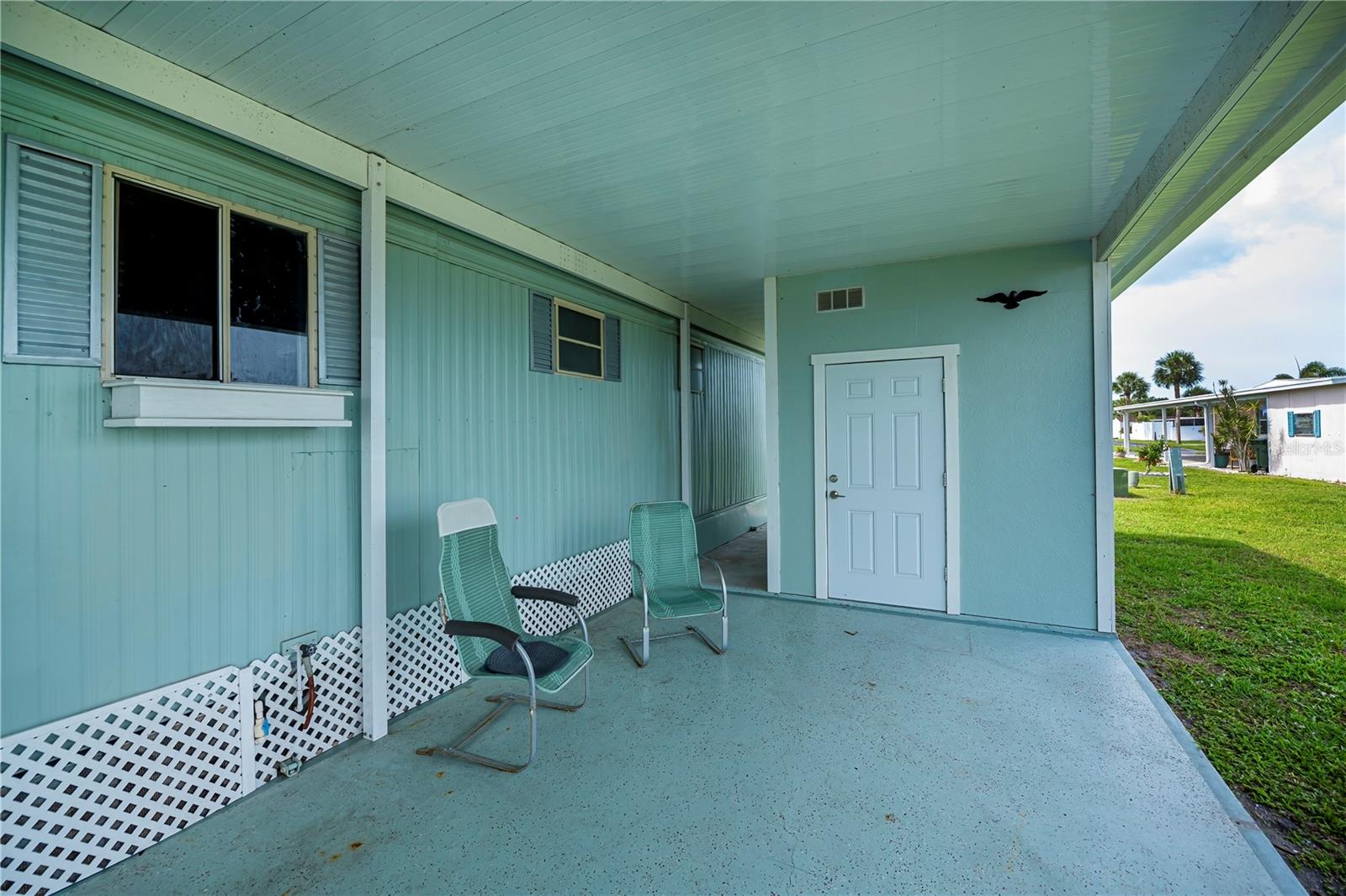 527 WALNUT CIRCLE