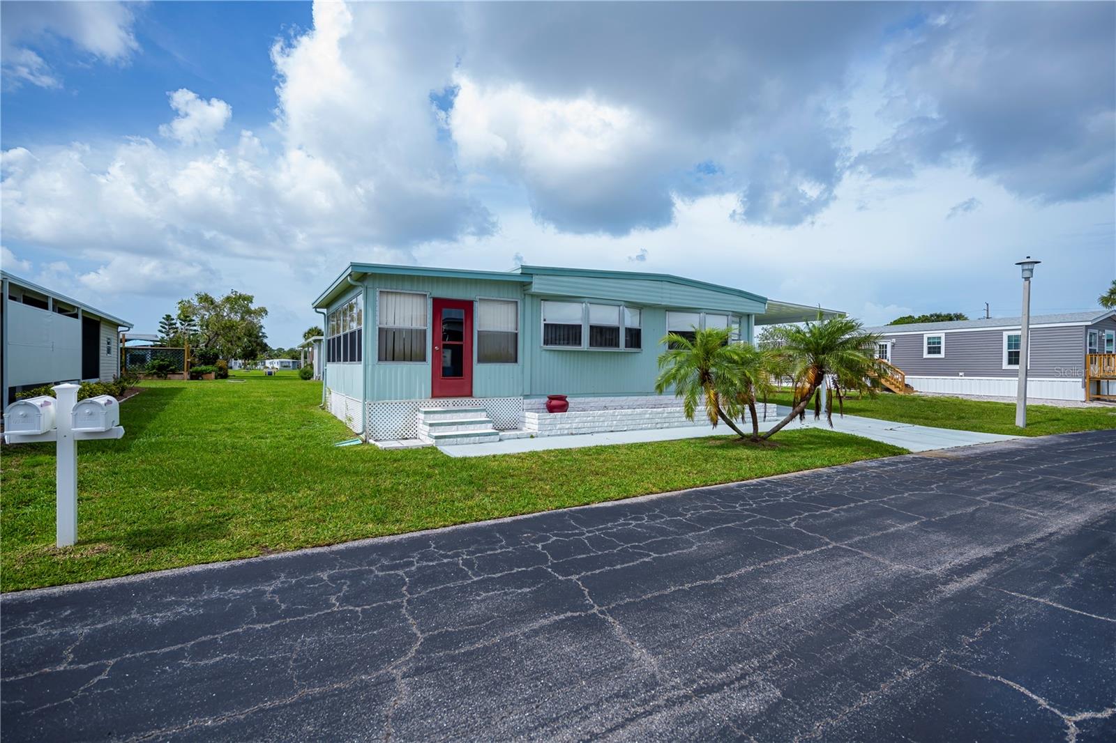 527 WALNUT CIRCLE