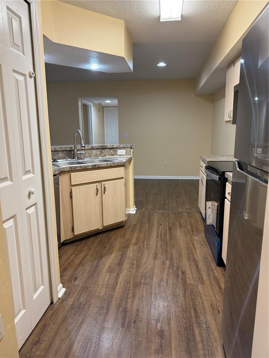 CREST/WATERFORD LAKES - Residential