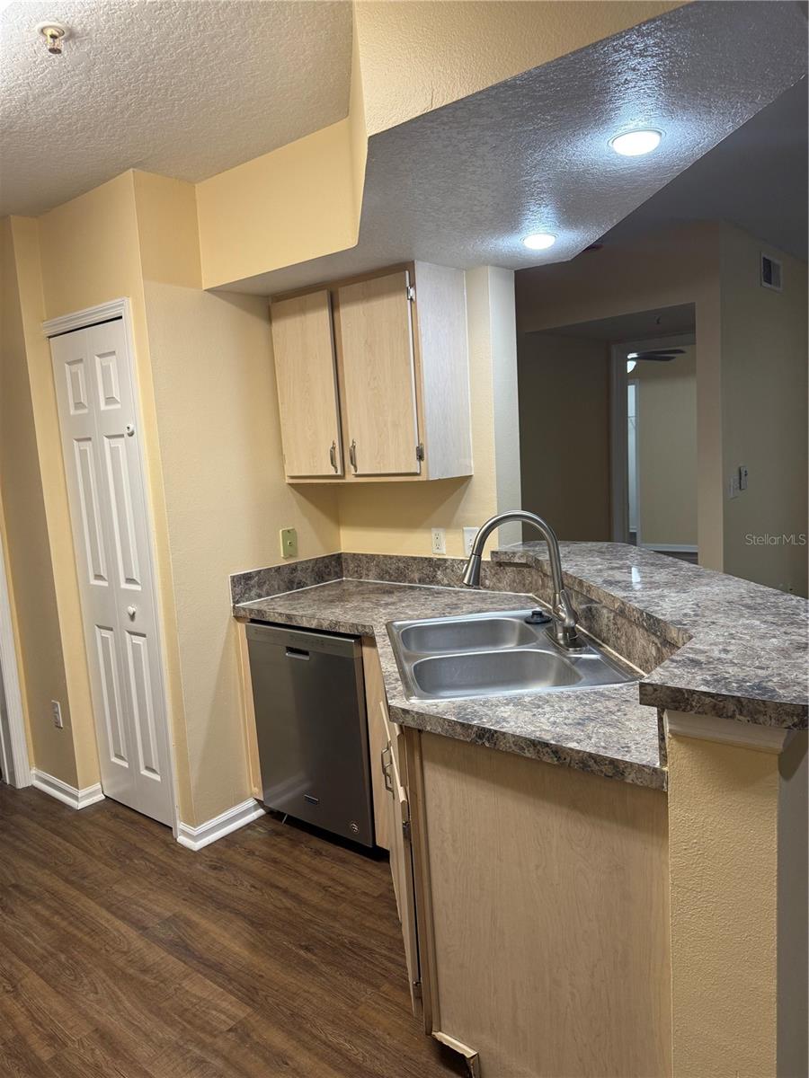 CREST/WATERFORD LAKES - Residential