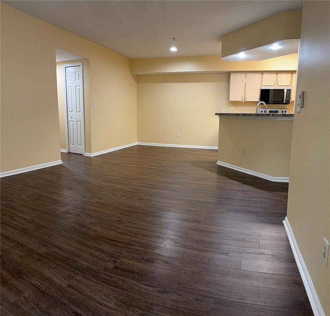 CREST/WATERFORD LAKES - Residential