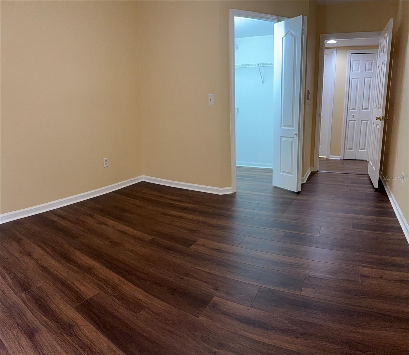 CREST/WATERFORD LAKES - Residential