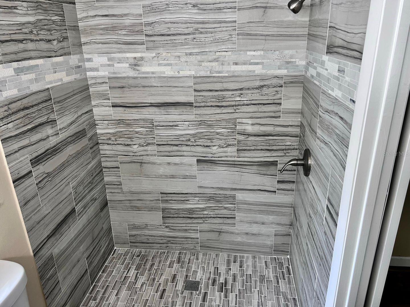 WINDTREE GARDENS CONDO PH 05 - Residential Lease